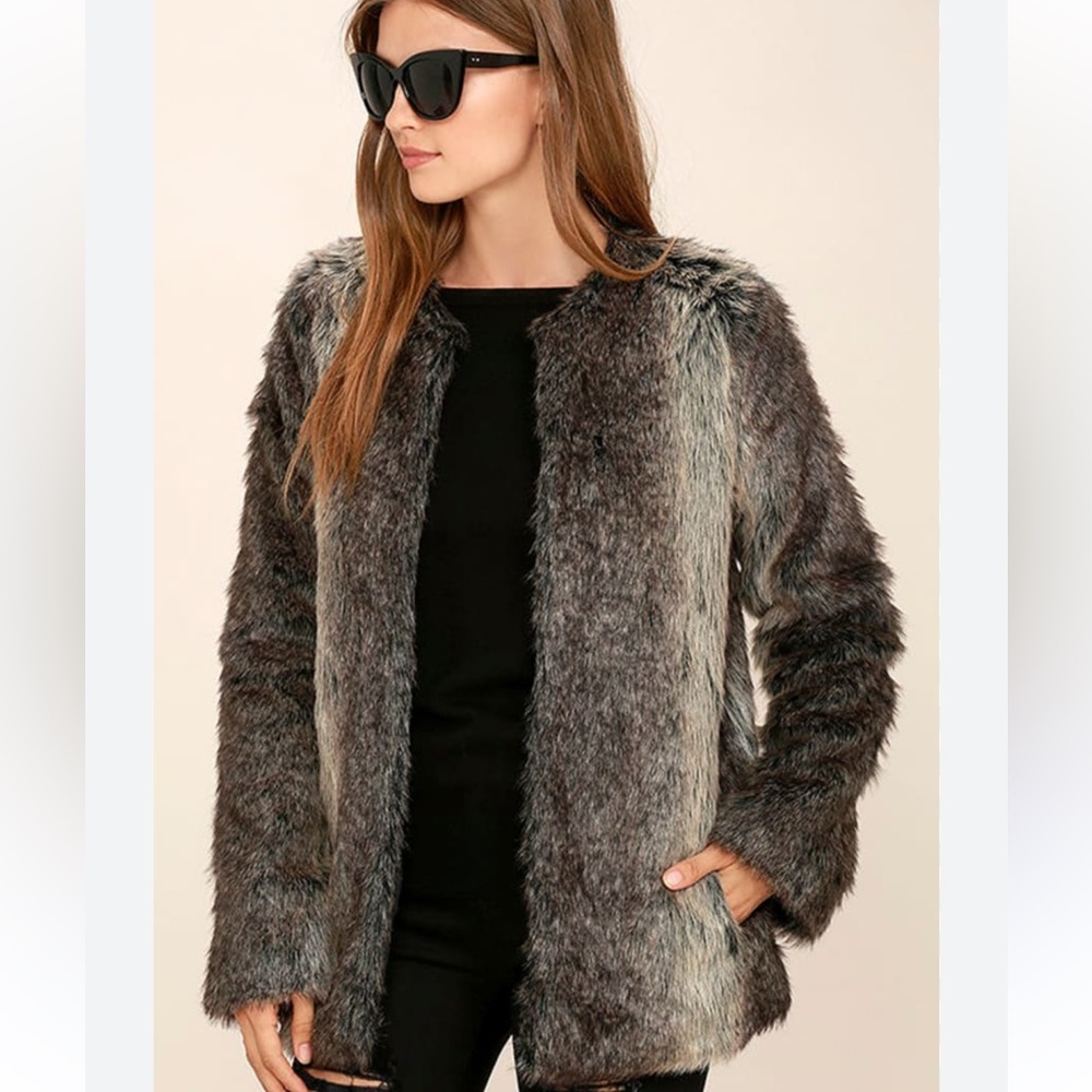 🖤 JACK by BB Dakota Faux Fur Coat- GORGEOUS!
🎉EUC- worn 2x
📲 POOS